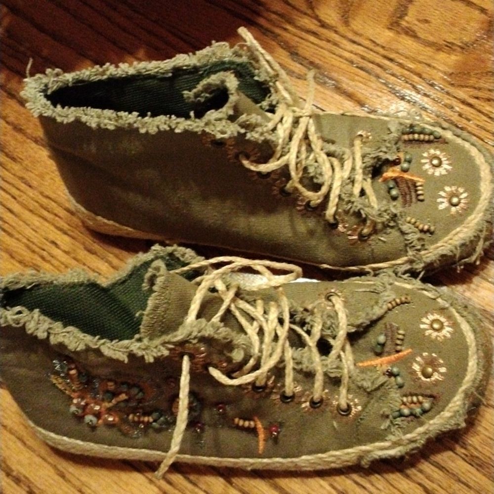 Wild Rose Embroidered Sneakers - Picture 10 of 11